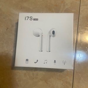 I7S EarPods . Compatible with all IPhones